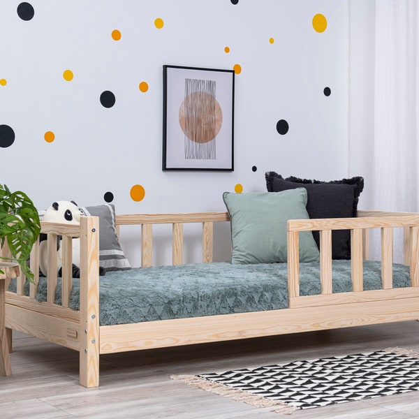 Kinderbett mit Rausfallschutz, Montessori Bett, Bodenbett, flache Sprossen, Moon