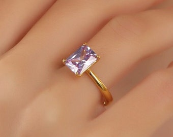 Anello radiante solitario di Alexandrite, taglio radiante in oro 14K, anello di fede nuziale minimalista, anello di fidanzamento solitario, solitario di Alexandrite