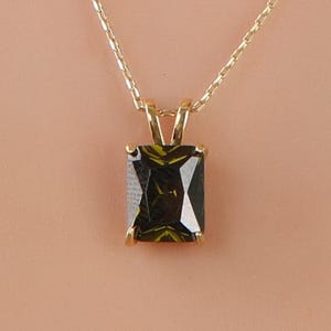 Peridot Necklace, August Birthstone Necklace, Solitarie Silver Necklace, Solid Gold Necklace, Bridal Necklace, Minimalist Necklace