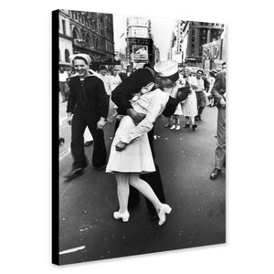 Sailor Kissing Nurse - Times Square - Eingewickelte gerahmte Leinwand - Fotodruck/Poster