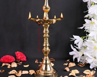 Messing traditionele kerala-olie/ghee diya, deepak, lamp|Diya voor thuis, Pooja-kamer,| Panchmukhi Pital Diya voor puja, decoratie, Aarti (1 stuk)