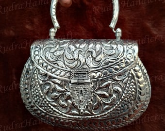 Handmade Vintage Style Purse, Hand Clutch / Antique Metal Clutch Indian Handmade Silver Metal Party Sling Bag [Silver]