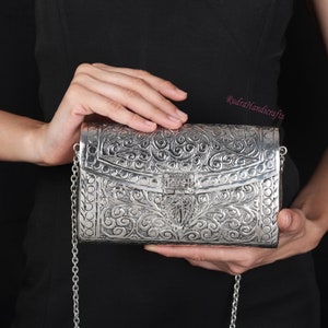 Silber Metall Clutch indisch handgefertigt Silber Metall Party Sling Bag / ethnische handgemachte Vintage-Stil Geldbörse, Handclutch [Silber]