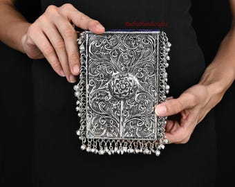 Pochette pour téléphone portable en argent style argent avec crochet sari pour femme / pochette en métal à bride / sac de fête indien en argent