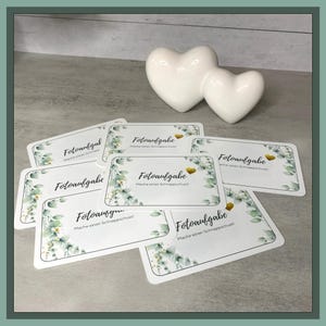 Fotoaufgaben Eukalyptus | 100 Aufgaben + 9 Blankokarten | Kreatives Set für Erinnerungsfotos & Gästebuch Hochzeitsspiel im Spielkartenformat