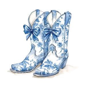 Op de afbeelding: Een paar blauwe en witte cowboylaarzen met bloemenpatronen en blauwe strikken. De laarzen staan op een witte achtergrond.