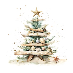 Puede incluir: Ilustración en acuarela de un árbol de Navidad hecho de madera flotante, adornado con conchas marinas, estrellas de mar y agujas de pino. Una estrella de mar dorada corona el árbol, con una base arenosa y detalles dorados. Una decoración navideña costera única.