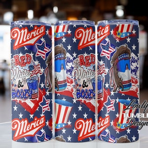 Puede incluir: Tres vasos de acero inoxidable con un diseño patriótico rojo, blanco y azul. Los vasos presentan estrellas, rayas y el texto "Merica", "Red White & Boozy".