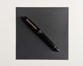 Omas MOMA Ogiva - Limited edition fountain pen - Gold finish - 18K nib