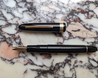 OMAS Extra 557 Ogiva Fountain Pen: Black Resin, 14K Gold Nib