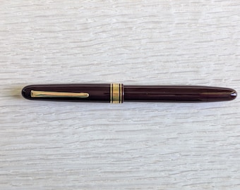 OMAS Extra Ogiva - Fountain pen - Burgundy - Gold finish - 18K nib