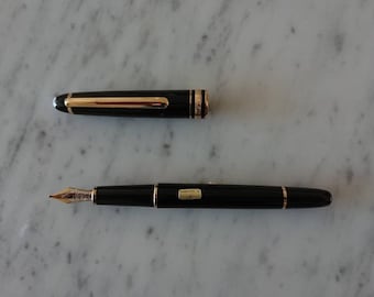 Montblanc Meisterstuck 144 Fountain Pen: Black Resin, 14kt Gold Nib, 1980s