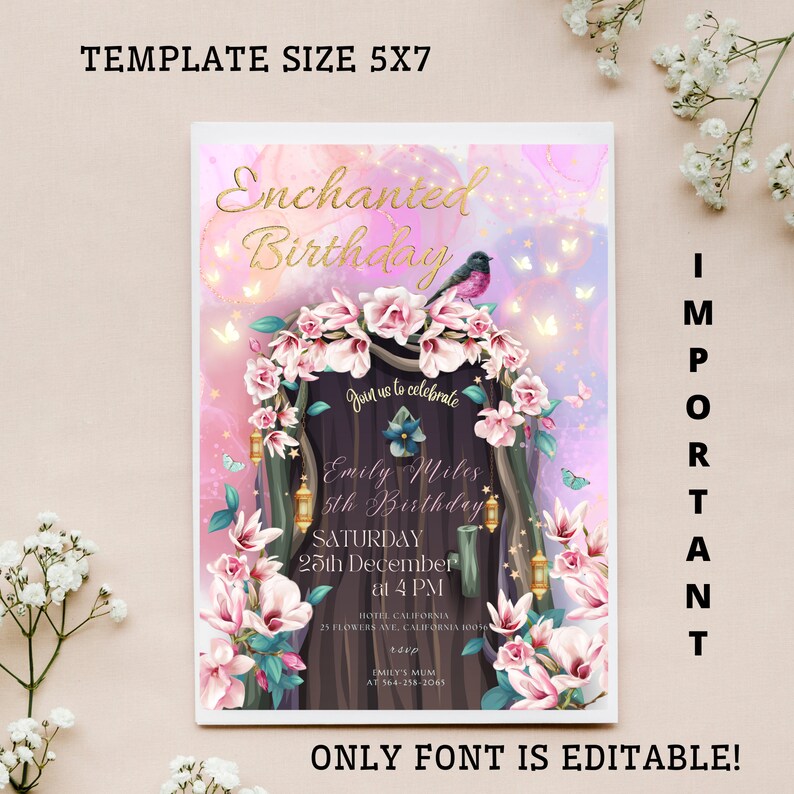 Pu&ograve; includere: Uno sfondo acquerellato rosa e viola con una porta in legno marrone scuro decorata con fiori rosa e lanterne dorate. Il testo "Enchanted Birthday" &egrave; scritto in caratteri dorati glitterati. Il testo "Join us to celebrate Emily Miles 5th Birthday Saturday 25th December at 4 PM Hotel California 25 Flowers Ave, California 10036 RSVP Emily's Mum at 564-258-2065" &egrave; scritto in caratteri neri. Il testo "IMPORTANT ONLY FONT IS EDITABLE!" &egrave; scritto in caratteri neri.