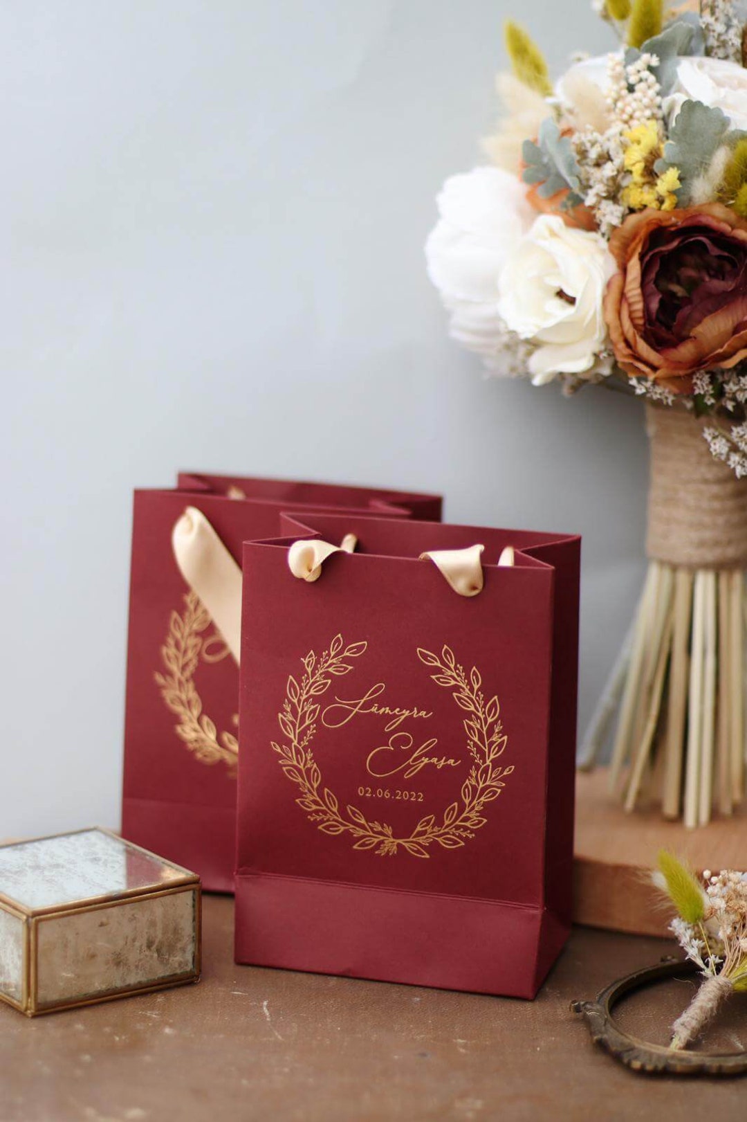 Burgundy Color Cardboard Bag Favor, Wedding Guest Bag Favor