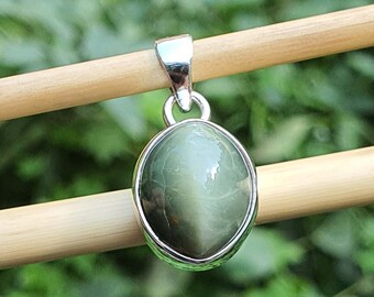 Green Chrysoberyl Cat's Eye Pendant | Lehsunia Stone | Cats Eye Pendant | Healing Crystal | Simple Silver Pendant | Chrysoberyl Pendant Gift
