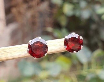 Orecchini A Borchia Argento Placcato Con Granato Rosso Fuoco, 6mm, Regalo