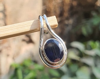 Blauer Iolith Anhänger | Zierliche Silber Anhänger | Handgefertigter Schmuck | 8 x 6 mm Ovaler Iolith Edelstein Anhänger | Blie Iolith Schmuck | Geschenk für Sie