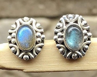 Pendientes de botón de labradorita ovalada / Plata de ley 925 / Regalo único de diseñador / Regalo de boda / Joyería de labradorita arcoíris / Regalo para hija