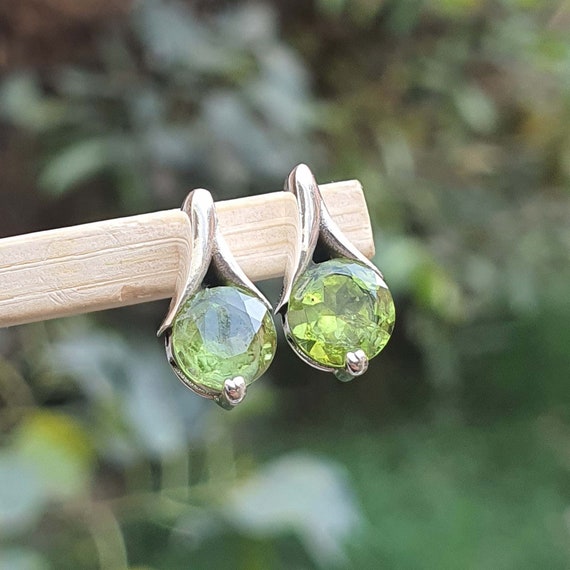 Peridot Leaf Earrings in 925 Sterling Silver by Femmes Bijoux| August Birthstone | Mother's Day Gifts | Round Stone- Genuine Peridot Jewelry
