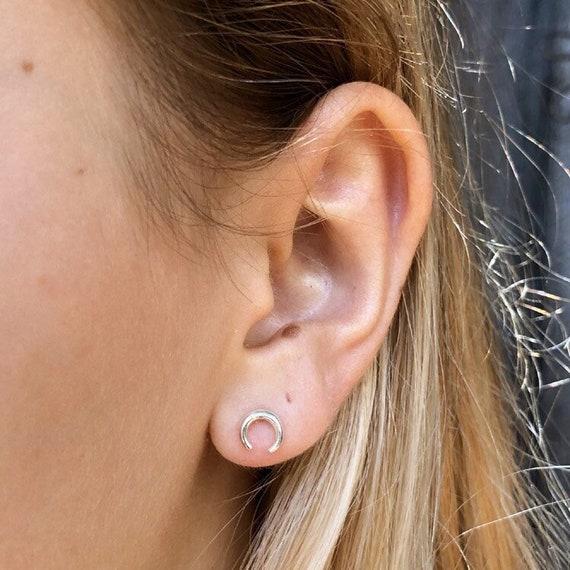 Aggregate 64+ small plain silver stud earrings best