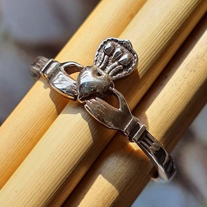 Bague Claddagh en argent sterling | Bague celtique en argent | Bague irlandaise | Bague couronne de Claddagh | Bague de fiançailles pour amoureux | Proposer une bague | Bijoux irlandais