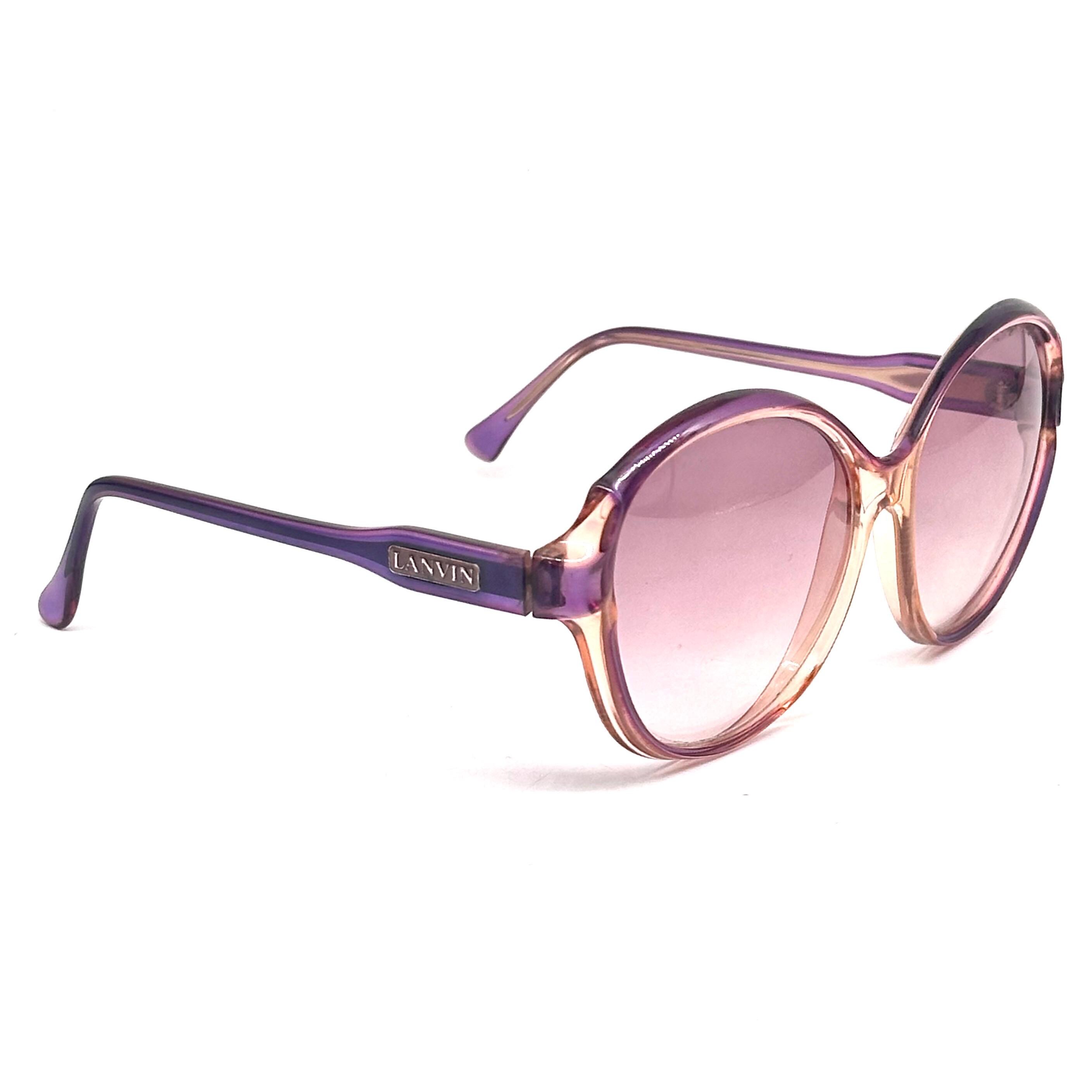 Lanvin Elegant Burgundy Sunglasses Lanvin designer. Brand new Lanvin LNV667S 001 Sunglasses - US main image 2