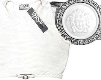 Versace jaren 90 witte medusa crop top, sexy en sportieve slim-fit pasvorm van elasthaan, maat XL, nieuw met kaartjes