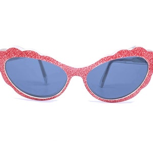 IDC 57 fancy cloud shaped cateye sunglasses, in black or red spray pattern, 1980s NOS France image 3