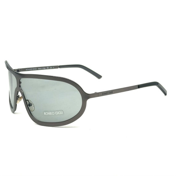 Romeo Gigli RG51104 Iconic Gunmetal Shield Sunglasses, Rocked by