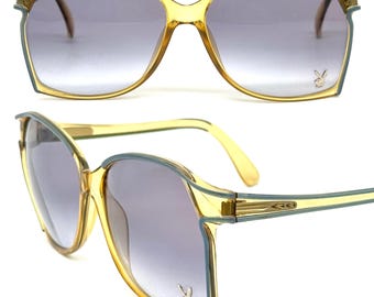 Playboy 4573 lichtdurchlässige Sonnenbrille mit metallischen blauen Streifen, blauen Verlaufsgläsern und silbernem Häschen- Detail aus den 70er Jahren in Österreich