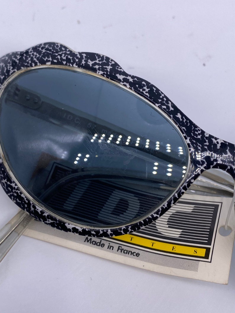 IDC 57 fancy cloud shaped cateye sunglasses, in black or red spray pattern, 1980s NOS France image 8