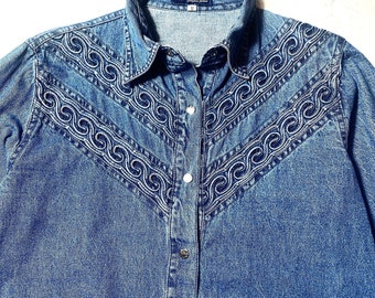 Re&X western style adorned chest ladies  denim shirt, 90s mint condition sz M