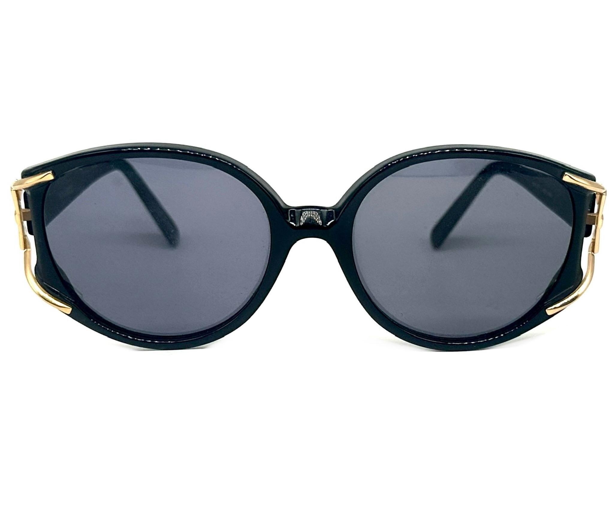 Nina Ricci Classy Black Oversized Sunglasses W Golden 
