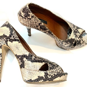 Pinko snake leather high heels shoes made in Italy sz 38, mint