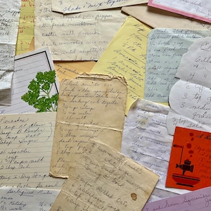 Lot de 50 cartes et notes de recettes manuscrites vintage