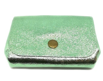 Echte Geldbörse aus glänzendem, wassergrünem Leder für Damen – Gold-Finish – Druckknopf – Modeaccessoire.