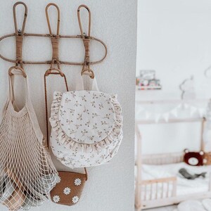 Sac à dos enfant gaze de coton écru à motifs personnalisable avec rabat froufrous