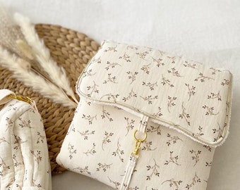 Tapis à langer nomade molletonné en gaze de coton écru motifs petites fleurs
