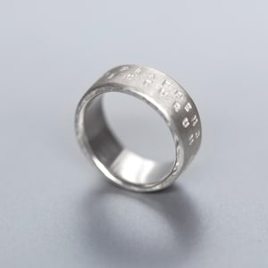 Anillos grabados con cita en latín, anillos personalizados con texto en latín, anillo con mensaje Verba Mundus hecho a mano, regalo de San Valentín, anillo para el pulgar, anillo para el meñique