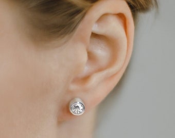 Boucles d'oreilles à tige de quartz en cristal de roche, cadeau pour elle, bijoux de mariage, boucles d'oreilles brillantes, cadeau pour les femmes, Verba Mundus