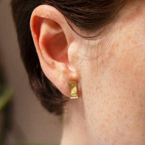 gols J hoop earrings on women ear