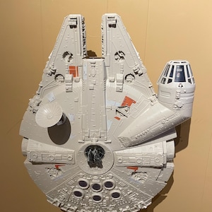Kenner vintage Millennium Falcon wall mount