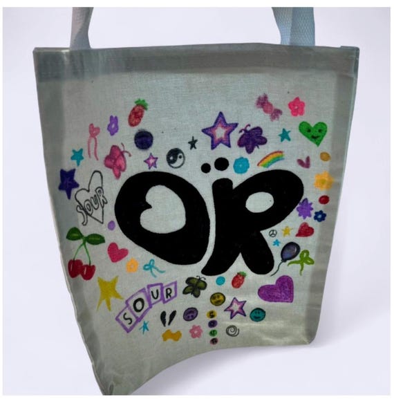 【直筆サイン】ポップアップ限定トートバック付Olivia RodrigoSOUR Olivia Rodrigo, Sour Album, Handmade, Holidays, Tote Bag, Painted