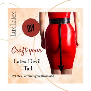 Op de afbeelding: Een rode latex jurk met een zwarte riem en een zwarte duivelstaart. De afbeelding bevat de tekst "Lux Latex", "DIY" en "Craft your Latex Devil Tail". De afbeelding is een digitale download van een DIY Latex patroon.