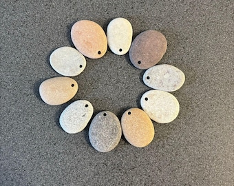 10 piedras de playa perforadas: piedras para manualidades, pintura y creación de joyas.