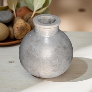 Handmade Concrete Bud Vase: Minimalist Cement Decor
