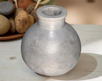 Handmade Concrete Bud Vase: Minimalist Cement Decor