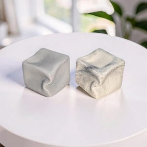Modern tvinnad kubskulptur i betong | Geometrisk bokhylla | Minimalistisk hylldekor | Stapelbart skrivbordstillbehör i cement | Abstrakt konst