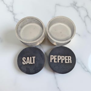 Modern Concrete Salt & Pepper Cellar Set with Lids – Industrial Kitchen Storage