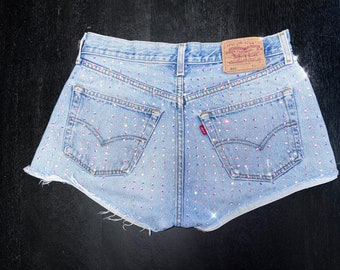 short en jean Levi’s vintage | shorts en jeans personnalisés | fait à la main avec des strass